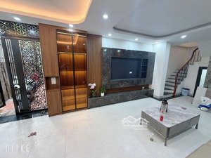 lạc long quân | tây hồ | lô góc 2 thoáng | 40m | 6 tầng | thang máy | ô tô 7 chỗ đỗ cổng