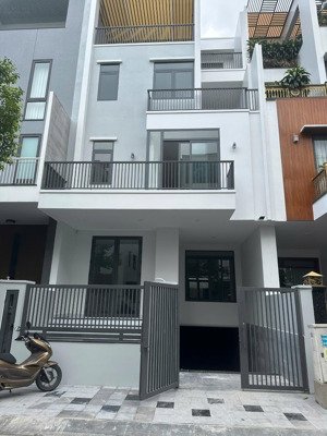 cho thuê villa saigon mysteri hưng thịnh - tml quận 2 - 504m2 sàn giá 75 triệu có thang máy