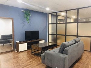 chính chủ cho thuê căn hộ phố bồ đề 75m2 thiết kế 1 ngủ 1 khách full đồ giá 7 triệu: lh 