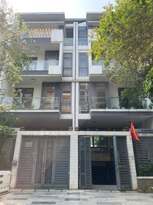 cho thuê văn phòng tầng trệt , tầng 1, tâng 2 khu đô thị vạn phúc city