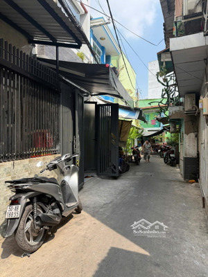 nhà mới 1 trệt 2 lầu sân thượng| thiết kế hiện đại| hẻm 4m đườn phạm hùng gần cầu nguyễn tri phương