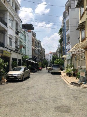 bán nhà đường ung văn khiêm ,kế bên trường đại học ngân hàng,dt 9x25m