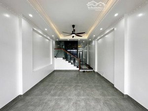 căn nhà 4 tầng 60m có thang máy tái định cư chợ hoa quả hồng bàng cực đẹp chỉ 7,2 tỷ. lh 