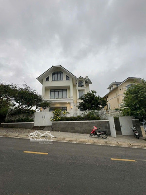 căn biệt thự sang trọng khu dic- an sơn- p4- đà lạt- 400m- srxd-6p 3 tầng- có view- ngay trung tâm