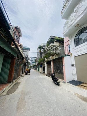 bán đất nguyễn lam 65m² , mt 4,5m ôtô vào đất giá chào 12,5 tỷ ( còn thương lượng ) .