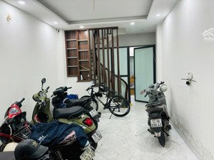 sổ đỏ chính chủ: mặt ngõ thông, kinh doanh, ô tô 8 phòng ngủ ( ở cho thuê ) hot!