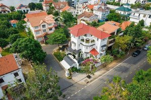 bán biệt thự nguyễn văn hưởng - góc 3 mặt tiền dt: 20m x 26,5m - hồ bơi sân vườn - 530m2