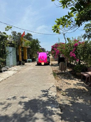 chủ cần bán lô đất 1021m2 thông ra bãi tắm cửa khe - bình dương .