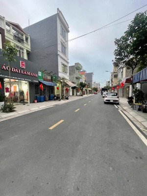 bán đất mặt phố đào nhuận vị trí cực đẹp - ngang 4,5m dt 90m vuông vắn