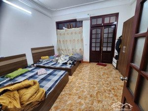 bán nhà riêng phố việt hưng- lb - dt 36m. xây 2 tầng, mt 3,6m. 2pn. khách bếp- nhà thoáng sáng.