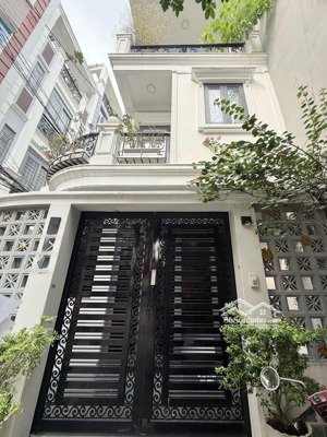 nhà hẻm ô tô huỳnh văn bánh - phú nhuận. kiến trúc sư thiết kế không gian sống đẳng cấp .