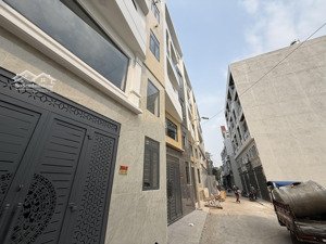 giá : 6 tỷ 850 ( tl ) nhà 5 tầng - ngang khủng 6.5m - đường chiến lược,p.bình trị đông q.bình tân