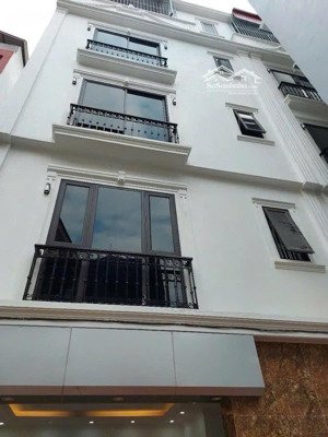 nhà ngay lê trọng tấn-parkcity-ngã tư quang trung-văn phú. nhà 5 tầng thang máy
dt.37m.mt.5m 9,3tỷ.