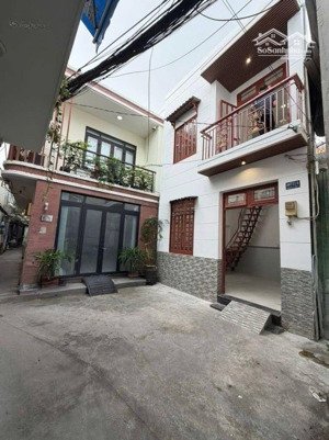 3,7 tỷ nhà đẹp 2 tầng trung tâm quận 7