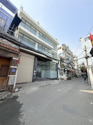 nhà 6 tầng, đối diện cityland p.10, 316m2, 13.6x25m, có hầm, thang máy, tiện làm văn phòng, chdv