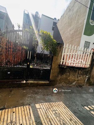 hiếm lô đất giá rẻ ngay trung tâm q2 diện tích 60.9m2, ngang 5.1 dài 12m, xây xựng tự do, thổ cư.