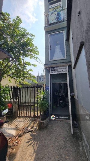 bán đất tặng nhà ngay bệnh viện lê văn thịnh q.2 . sát mặt tiền đường nguyễn duy trinh