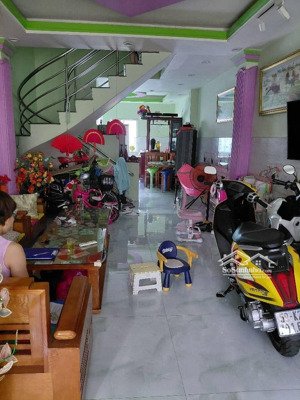 mặt tiền đường số 26 đối diện mega bình phú + 5 lầu giá bán trước tết chỉ 9 tỷ xíu