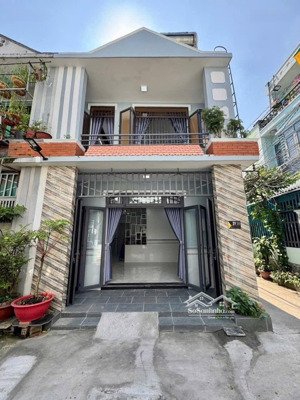 cho thuê nhà nguyên căn diện tích 5x11 thiết kế 2phòng ngủ , 2wc . giá 7,5 tr/ tháng