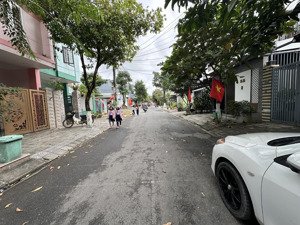 bán lô đất đẹp đường lê cao lãng - gần sông cẩm lệ - song song đường thăng long - dt : 100 m2