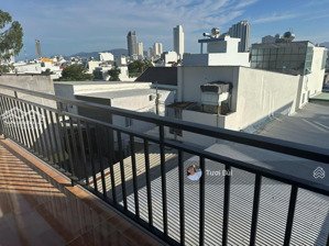 cho thuê nhà ở nguyên căn hoặc nguyên tầng 2 phòng ngủ , view biển giá thuê 5 triệu, đường oto