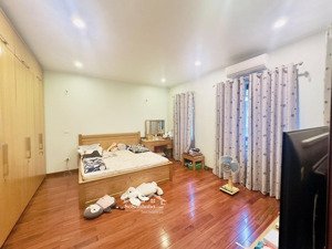 bán nhà phân lô, cầu giấy, vỉa hè rộng, đường trước nhà 7m, ô tô dừng đỗ, kd tốt, sổ đẹp