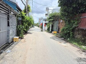 nhà to 101m(4 *25),2 tầng, sân rộng, đường ô tô tránh, quốc lộ 13, đối diện vạn phúc, hbp, tđ.