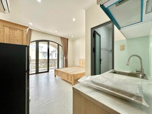 căn hộ studio cho thuê - full nội thất xịn xò - có ban công lớn | ngay gần đảo kim cương, quận 2