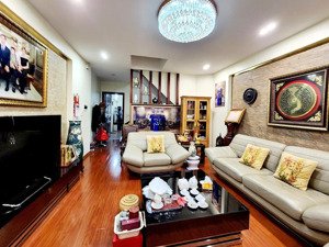 chính chủ gửi bán liền kề văn phú-ngay công viên,dt 95m-5 tầng,vị trí đắc địa,hiếm bán.