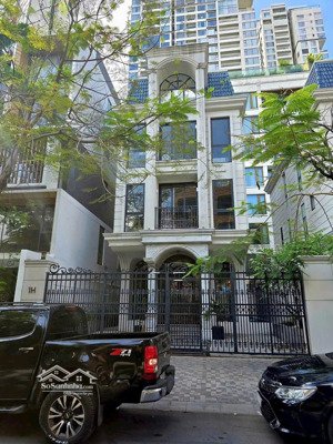 bán nhà siêu vị trí mặt tiền khu thảo điền- quận 2-( 10.4x20)- hầm 3 tầng -hdt 190tr/th- bán 78 tỷ