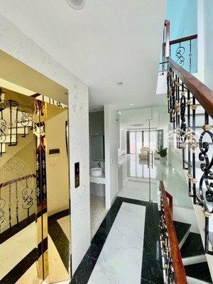 bán gấp nhà 7 tầng thang máy-chỉ hơn 17 tỷ- 65m2-khu đấu giá thạch bàn-vỉa hè rộng-2 thoáng