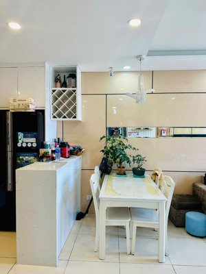 bán nhanh căn hộ 68m2 giá: 4.2 tỷ view ban công đông nam tầng đẹp