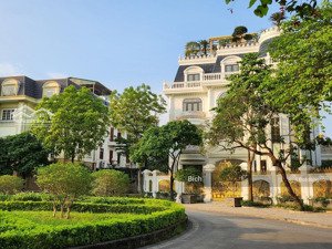 bán biệt thự triệu đô siêu vip, 620m2, 4 tầng, mặt tiền 50m, lô góc. đẳng cấp nhất quận tây hồ