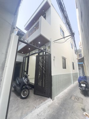 mua bán nhà quận 4, 40m2 đất, 2 tầng, nhà mới 100%, khu dân cư, đoàn văn bơ !