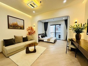 tòa nhà 8 tầng, phân lô, thang máy tốc độ cao, cầu giấy , oto tránh, dt 80 m2. giá 38tỷ