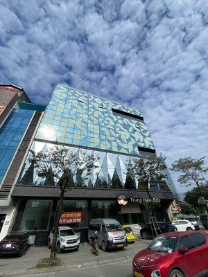 bán toà nhà mt ngay hai bà trưng quận 1. dt 20 x 20m - hầm - 8 tầng - hđt 400 triệu - giá 130 tỷ