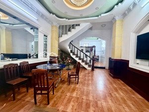 bán căn hộ mặt tiền đường 61 thảo điền, q2, hcm. dt sàn 190m2 ngang 4.8m. giá 13.7tỷ, hoàn công đủ