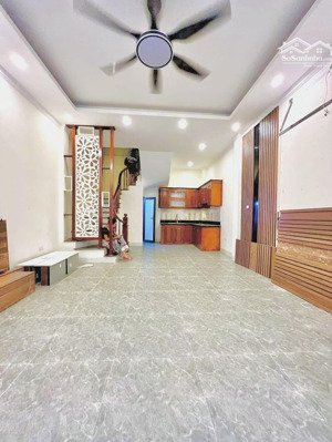 bán nhà đường nguyễn trãi, ngõ ba gác, 50m ra phố, 36m2*5 tầng 4,5m mặt tiền