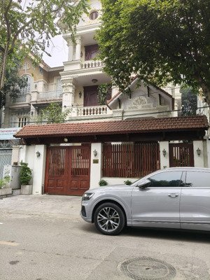 bán bt tại đtm dịch vọng, 93,9 tỷ, 308m2, 8pn, 5wc, 4 tầng, q.cầu giấy, hn