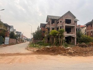 cc gửi bán lô góc 2 mặt tiền tại vigracera tiên sơn, gần chợ,trường, gần sun group.lh 