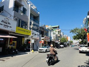 bán căn nhà phố ( mặt tiền 9m ) khu bàn cờ trung tâm, mặt tiền đường phù đổng bao tốt thị trường