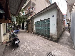 chính chủ bán đất lô góc - sẵn nhà c4 cho thuê, ô tô vào nhà, sát khu đô thị việt hưng - dt 55m2