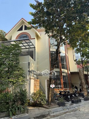 biệt thự lô góc mặt hồ điều hòa làng việt kiều kd cafe đỉnh 120m 4t chỉ nhỉnh 32 tỷ