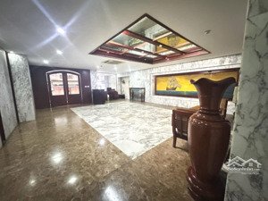 bù thị xuân. bán gấp toà vp 15 tầng siêu víp. vị trí cực đắc địa. mặt tiền lớn, dòng tiền cực khủng