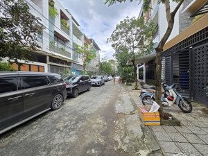 mặt tiền gia tròn 3 trục đường 5.5m hướng tây bắc giá rẻ