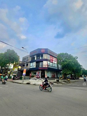 góc 2 mặt tiền cách mạng tháng tám, quận 3 - dt: 8x25m - 4 tầng - hđt: 280 triệu - giá: 55 tỷ