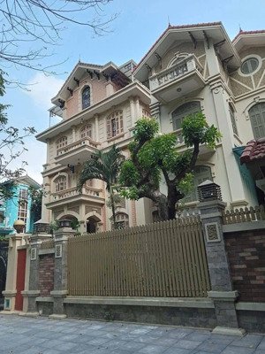 bán gấp nhà mặt phố mai anh tuấn, view hồ hoàng cầu, 230m2 mt12m, giá 119 tỷ