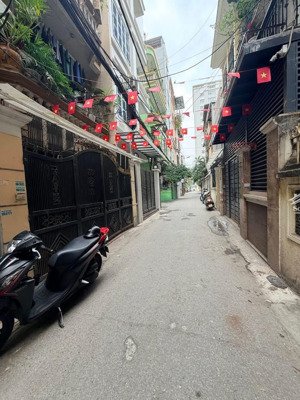 bán nhà trung tâm đống đa-6 tầng thang máy-kinh doanh sầm uất-dt:47m-mt4.5m-17.5 tỷ