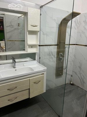 bán nhà 4,7x18=86m2: 1 trệt, 2 lầu, sân thượng, 7pn, 3wc, khu vực nhiều trường học