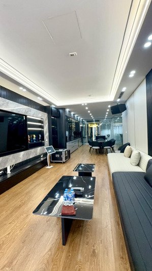 nhà phố nguyễn văn cừ- long biên diện tích 80m- 7 tầng thang máy-mặt tiền 4,5m -oto tránh -26,8 tỷ